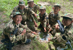 防城港兒童軍事夏令營鍛煉孩子的獨(dú)立能力