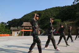 參加防城港兒童夏令營尋找快樂的自己