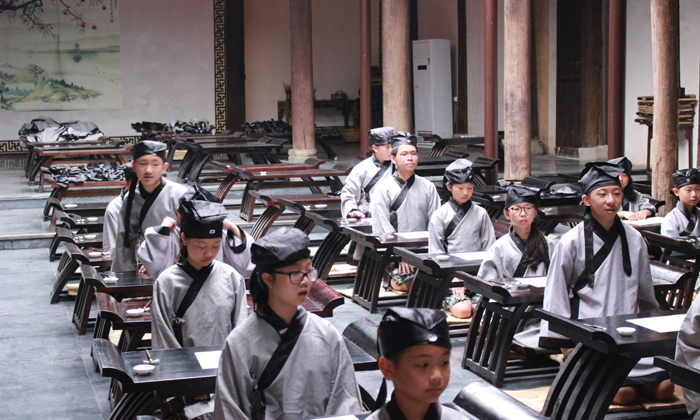 體驗(yàn)國學(xué)課堂的一天
