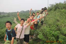 來佛山小學(xué)生夏令營體驗軍人的生活