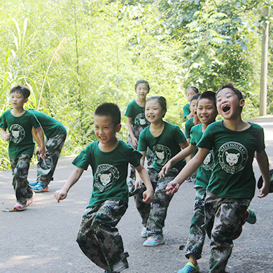 福鼎軍事夏令營給孩子一個(gè)獨(dú)立的機(jī)會(huì)