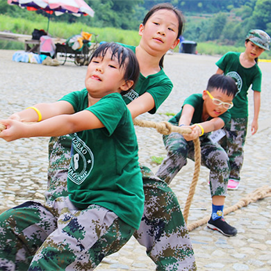 參加福鼎軍事夏令營活動(dòng)讓孩子及時(shí)改正缺點(diǎn)毛病