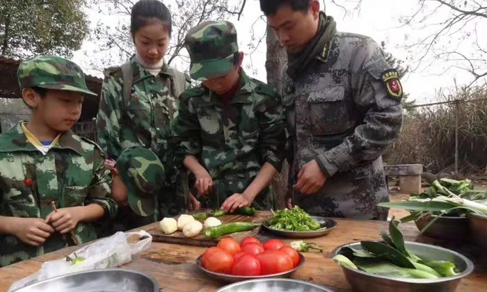 贛州假期軍訓(xùn)夏令營(yíng)