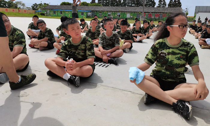 港澳臺小學生軍事夏令營的收獲.gif