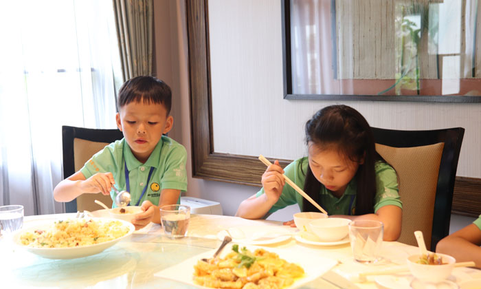 團(tuán)餐進(jìn)行時(shí)