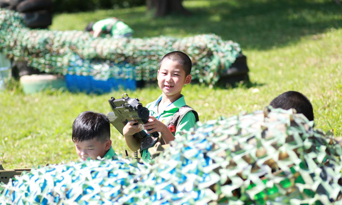 觀瀾湖夏令營(yíng)真人cs大戰(zhàn)