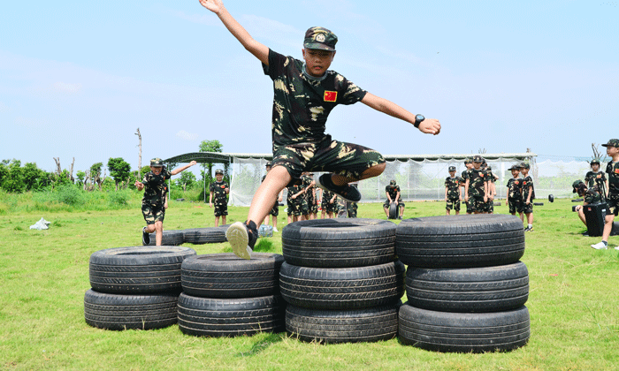 廣德軍事夏令營(yíng)孩子成長(zhǎng)的搖籃！.gif