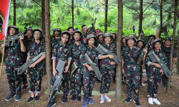 廣東小學(xué)生軍事夏令營(yíng).jpg