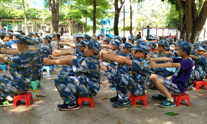 廉江軍事夏令營(yíng)