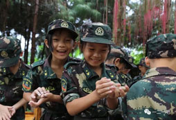 參加廣西軍事夏令營(yíng)邁出獨(dú)立的腳步