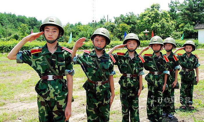 廣西軍事夏令營(yíng)適合多大的孩子？