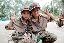 廣西軍事夏令營(yíng)帶領(lǐng)孩子體驗(yàn)軍事生活