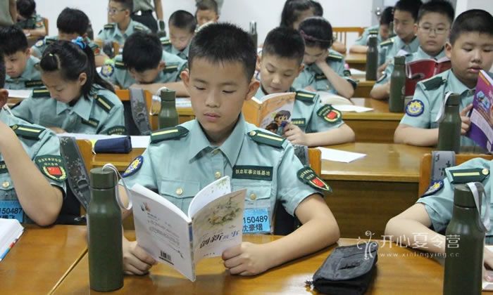 參加廣西軍事夏令營為什么能提高孩子的學(xué)習(xí)成績呢?