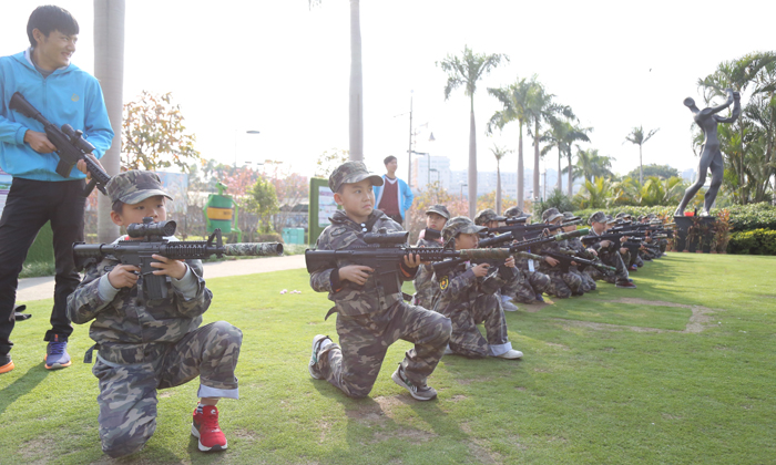 高中軍訓(xùn)夏令營(yíng)