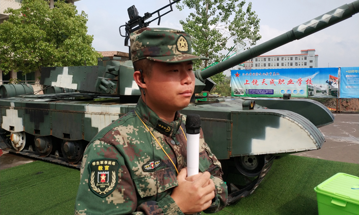 教官講話.jpg