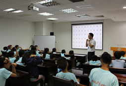 針對(duì)孩子腦力開發(fā)的夏令營(yíng)費(fèi)用大概多少錢