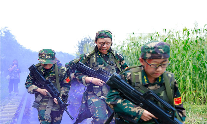 廣州軍事夏令營(yíng)收費(fèi)