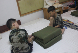 參加廣州少兒軍事夏令營鍛煉孩子的獨立生活能力