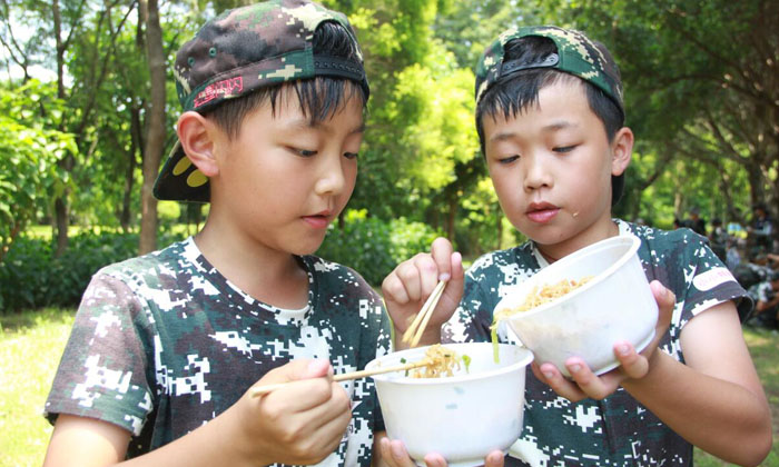 我們營(yíng)員都是相親相愛的一家人