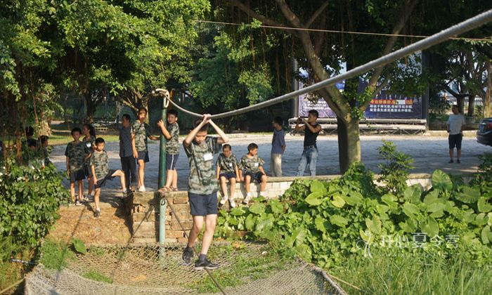 廣州青少年吃苦夏令營(yíng)