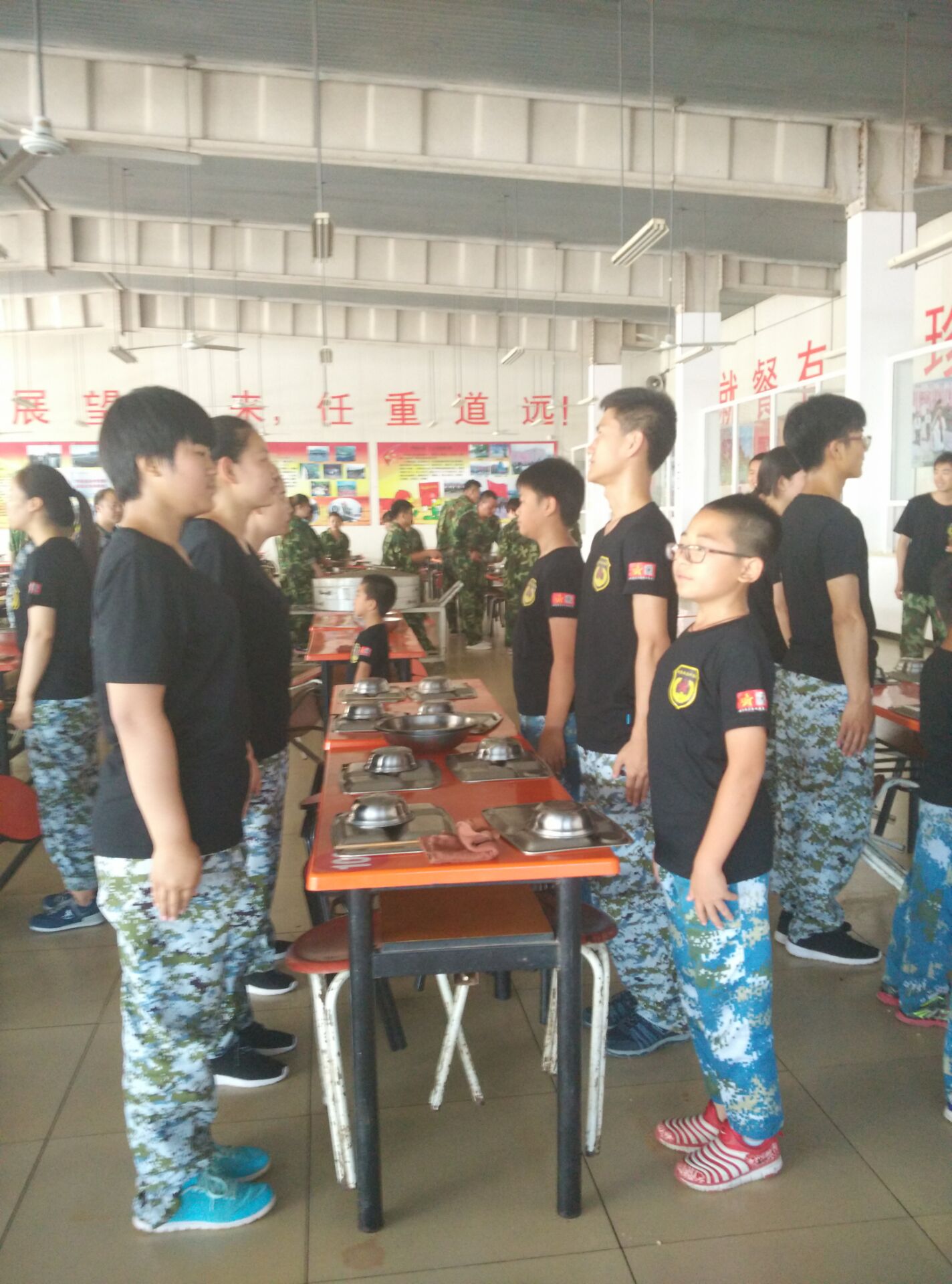 <strong>中小學(xué)生參加廣州拓展夏令營(yíng)重塑自我</strong>