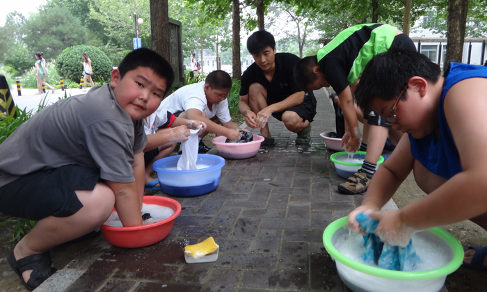 在夏令營中學會獨立生活