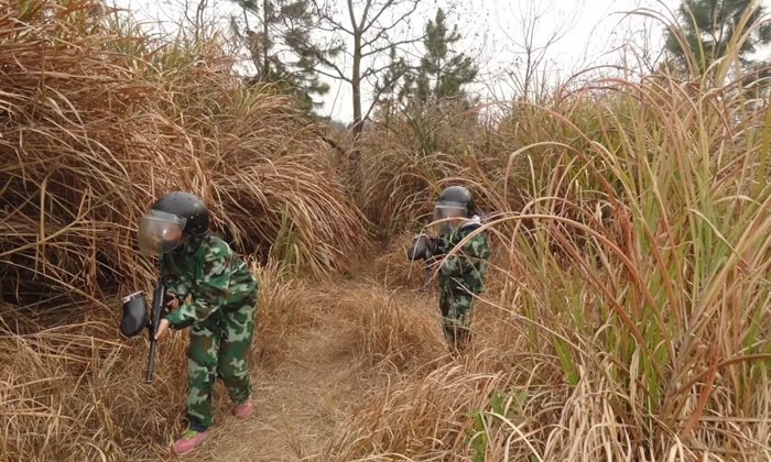 桂林軍事化夏令營(yíng)