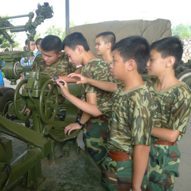 參加桂林軍事夏令營讓孩子積極面對(duì)挫折