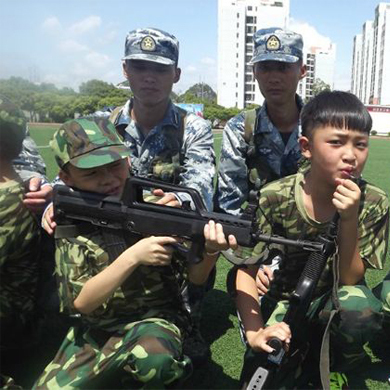 桂林軍事拓展夏令營(yíng)帶你體驗(yàn)真正的軍營(yíng)生活