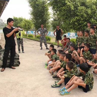 桂林軍事夏令營(yíng)豐富孩子的課余生活