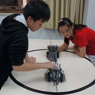 桂林科技夏令營實現(xiàn)孩子的飛行員夢