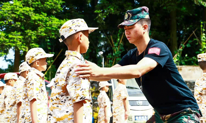 貴州軍事夏令營(yíng)
