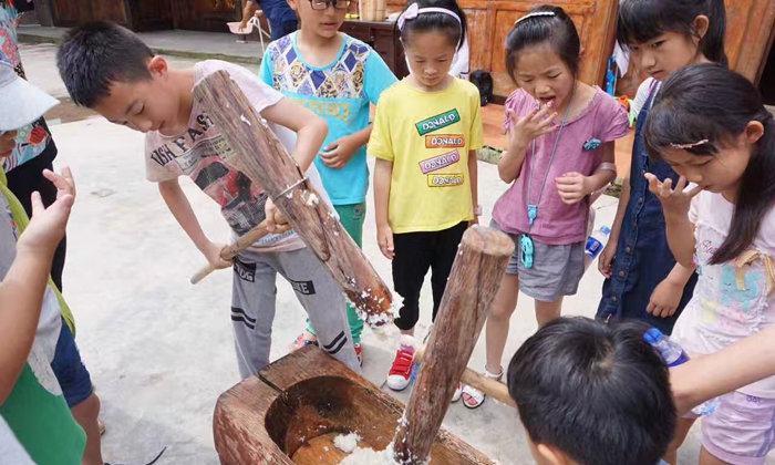 想要了解貴州少數(shù)名族，貴州親子游學營是您的不二之選！