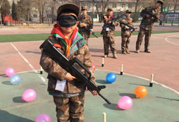 孩子不愿意參加國內(nèi)軍事夏令營怎么辦