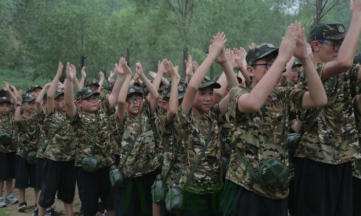 國內(nèi)少兒軍事夏令營