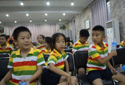 國內(nèi)少兒夏令營幫助孩子提高自信