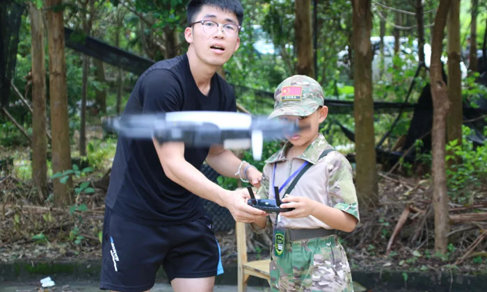 玩無人機(jī)