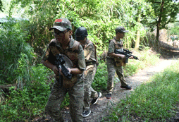軍事演習