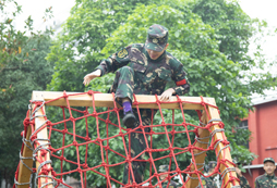 廣西西點軍事夏令營培養(yǎng)孩子團隊精神