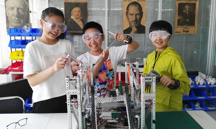 我與小伙伴制作的機器人