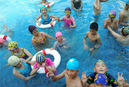 科技夏令營先進的教育理念激發(fā)孩子的動手能力