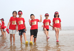 海濱夏令營用自己的言行來影響和教育孩子