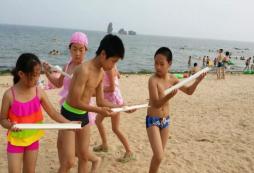 海濱夏令營(yíng)帶你體驗(yàn)?zāi)_踩在沙灘的奇妙感受