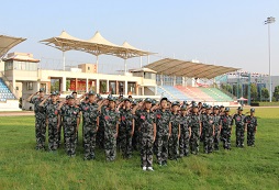 海南少年軍事夏令營(yíng)都有那些訓(xùn)練項(xiàng)目？