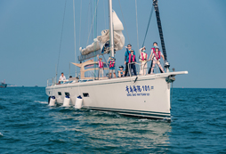 參加海琴帆夏令營和大海來一場親密接觸