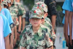 暑假杭州兒童軍訓夏令營特色服務(wù)有什么？