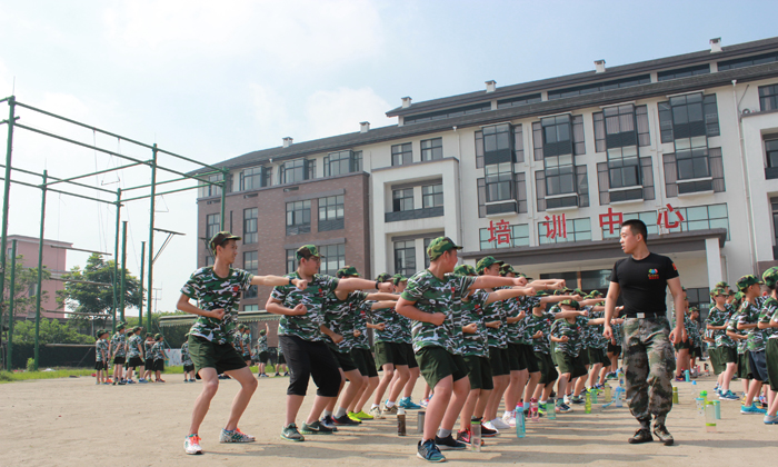 聚冠軍事夏令營.jpg