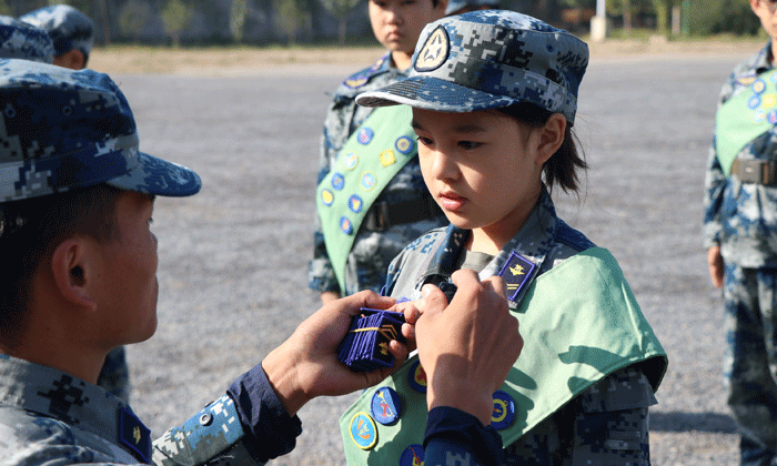 想知道河北軍事夏令營十商營是什么？.gif
