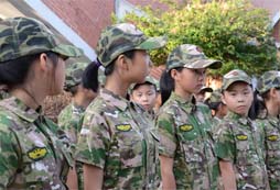 河北地區(qū)夏令營(yíng)給孩子一個(gè)難忘的童年