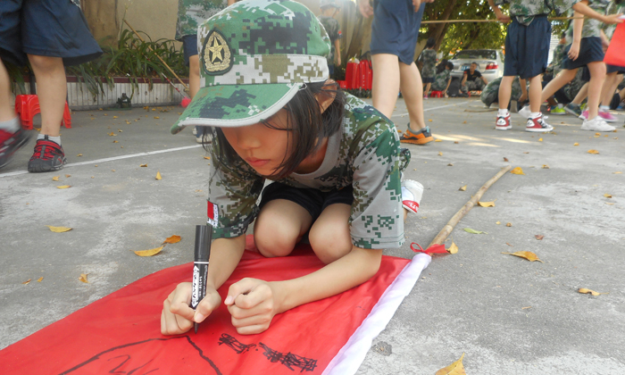 合肥暑假軍訓(xùn)夏令營(yíng)讓青少年勇敢面對(duì)困難